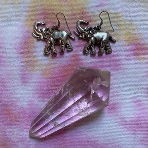 • VTG Elephant Earrings •